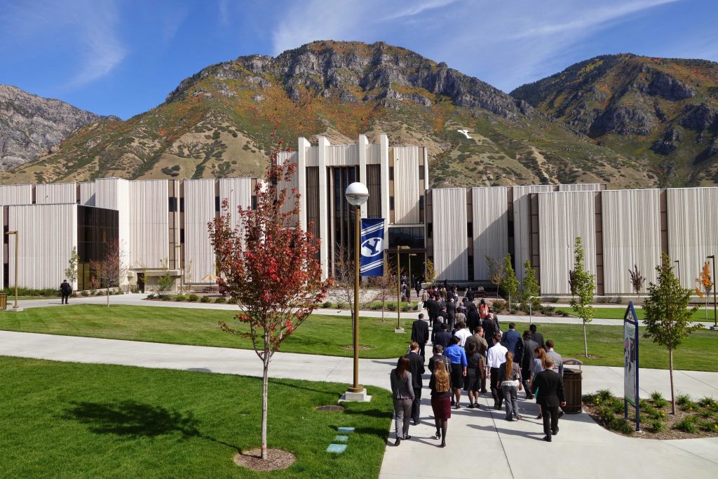 Symposium-Group-to-the-Law-School-1024x683