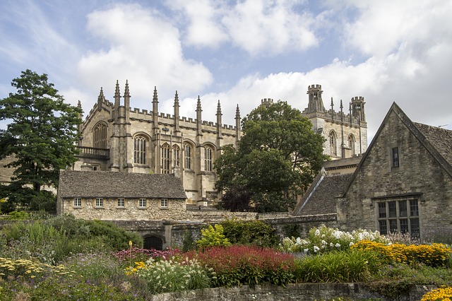 cathedral-1600022_640