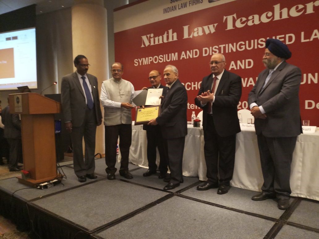 Prof. (Dr.) Tahir Mahmood Receives N.R. Madhava Menon Best Law Teacher Award 2017