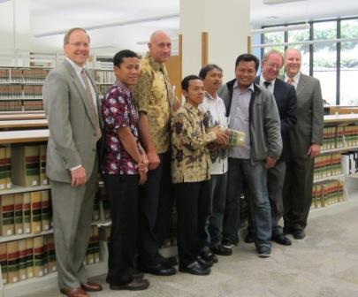 Center Hosts Visitors from Indonesia